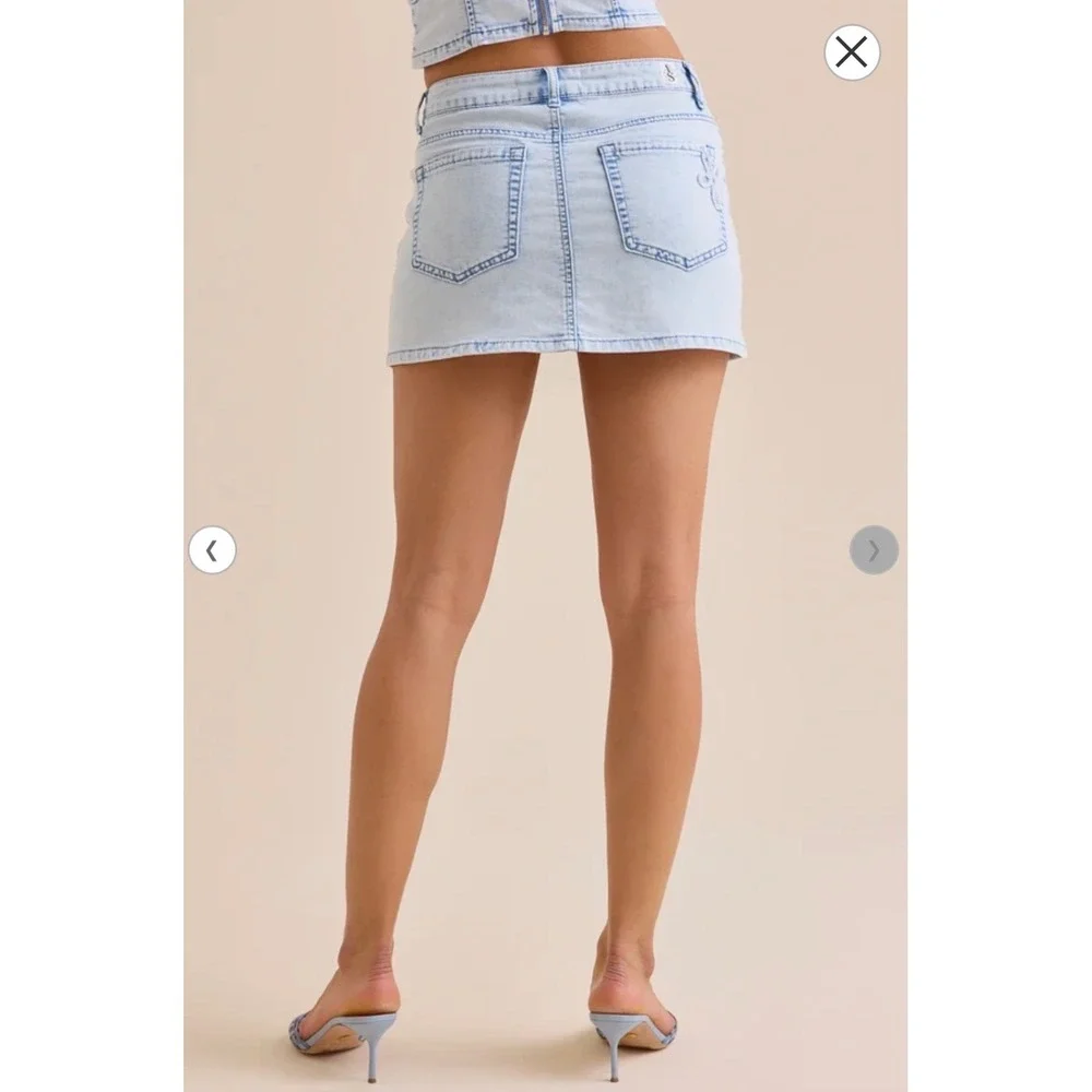 Altar'd State Light Wash Denim Floral Applique Mini Skirt Blue Low Rise Size XXS - Picture 4 of 4
